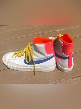 Nike Women’s Multicolor Blazer Mid 77 Sneakers (sz 8.5)